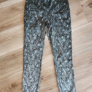 All in Motion Patterned Leggings | Size Small